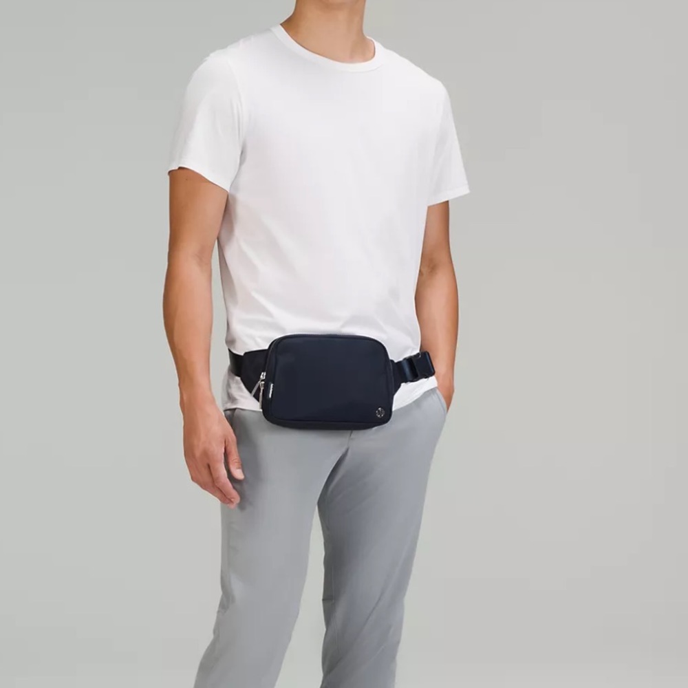 Lululemon True Navy Everywhere Belt Bag Large 2L NWT - Picture 2 of 7